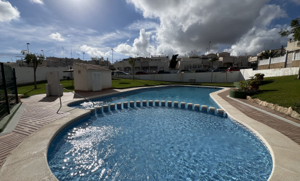 Resale - Villa - Torrevieja - Orihuela Costa