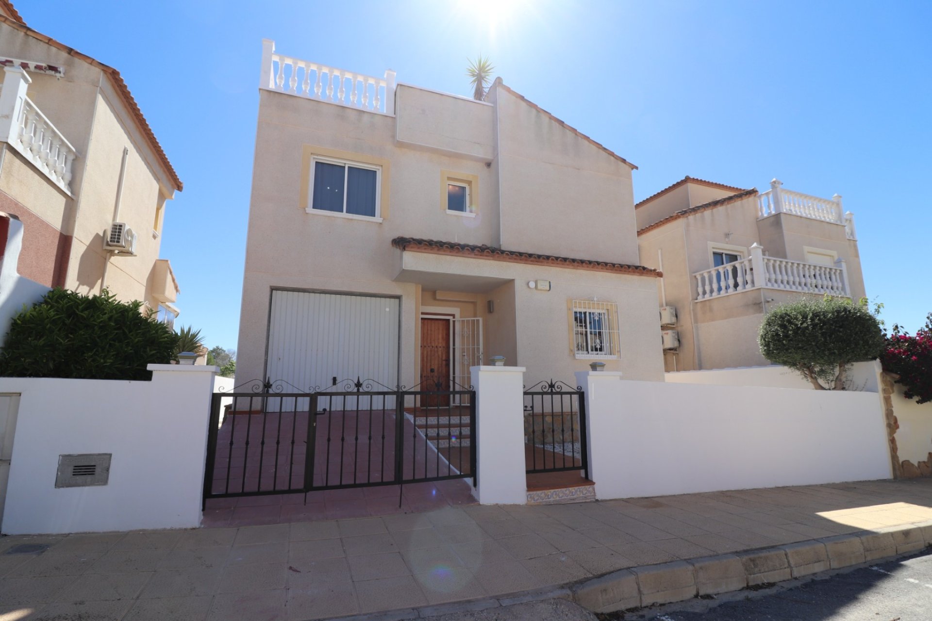 Reventa - Villa independiente - San Miguel de Salinas