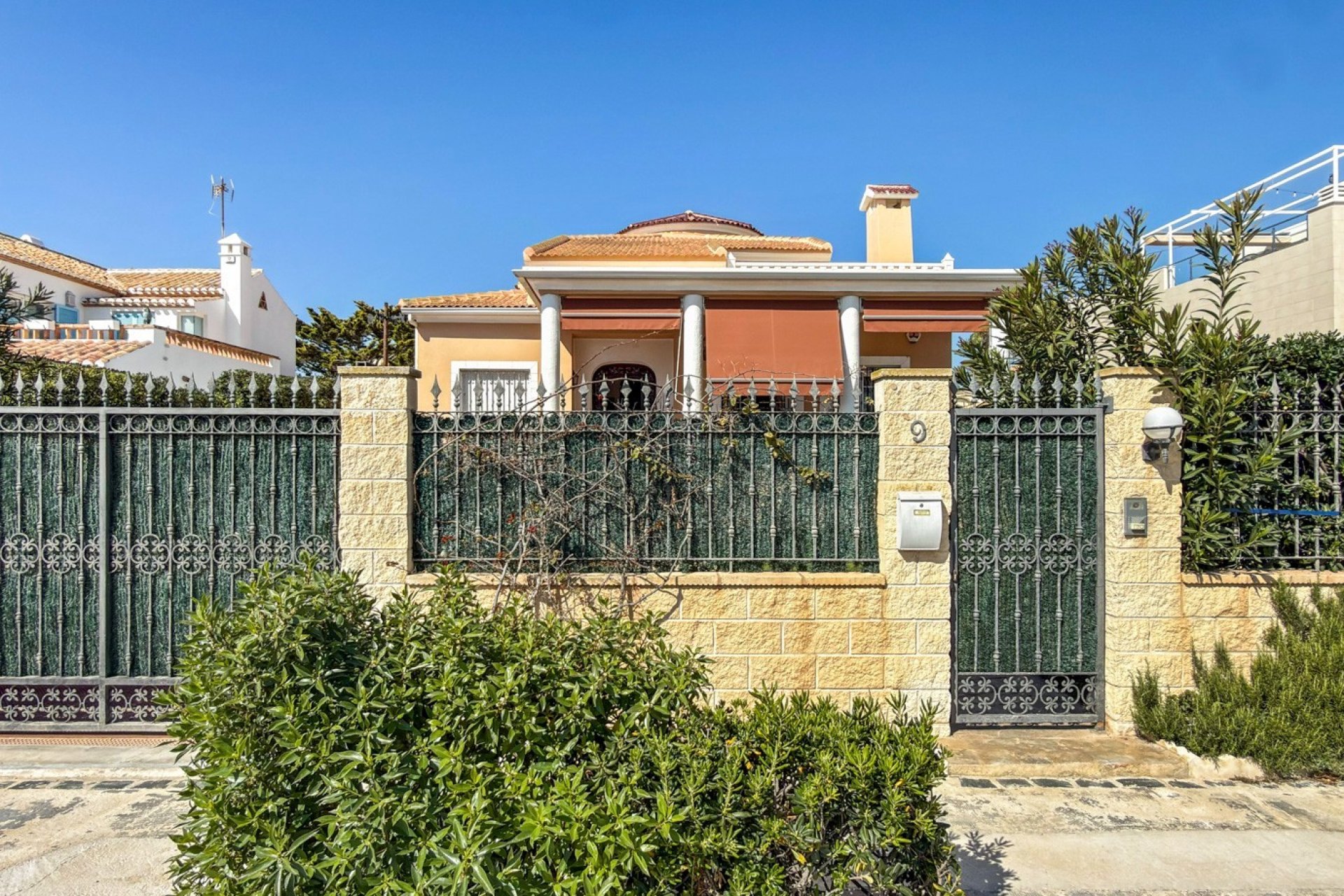 Resale - Detached villa - Torrevieja - Costa Blanca South