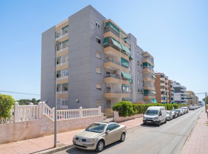 Flat · Resale - Punta Prima · Alicante · Spain
