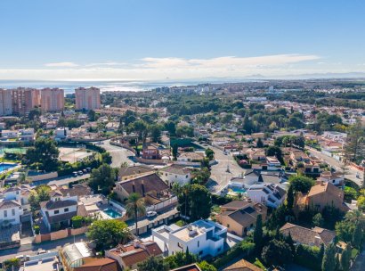 Villa · Herverkoop - Orihuela Costa · Campoamor · Alicante · Spanje