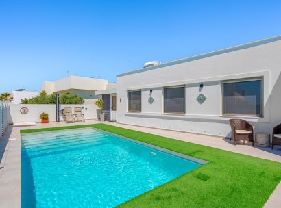 Villa · Herverkoop - La Marina · Alicante · Spanje