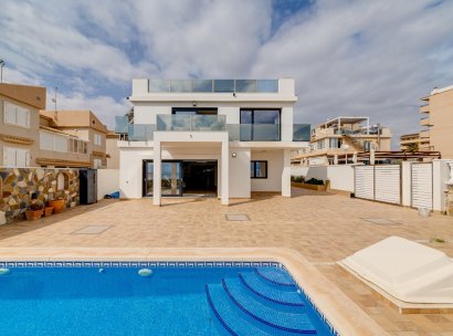 Villa · Herverkoop - Torrevieja · Alicante · Spanje