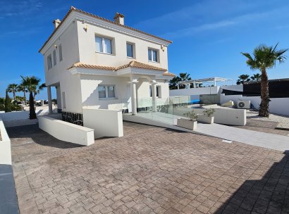 Villa · Wiederverkauf - La Marina · Alicante · Spanien