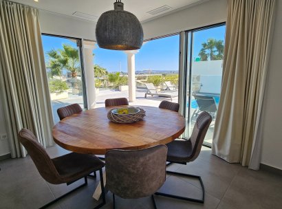 Villa · Wiederverkauf - La Marina · Alicante · Spanien