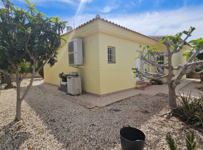 Villa · Herverkoop - La Marina · Alicante · Spanje