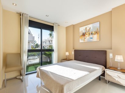 Villa · Herverkoop - Orihuela Costa · La Zenia · Alicante · Spanje
