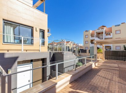Villa · Herverkoop - Orihuela Costa · La Zenia · Alicante · Spanje