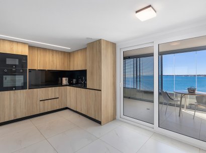 Appartement · Herverkoop - Torrevieja · Punta Prima · Alicante · Spanje