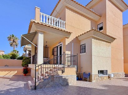 Villa · Återförsäljning - Orihuela · Orihuela Costa · Alicante · Spanien