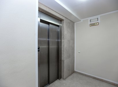 Appartement · Herverkoop - Torrevieja · La Mata · Alicante · Spanje