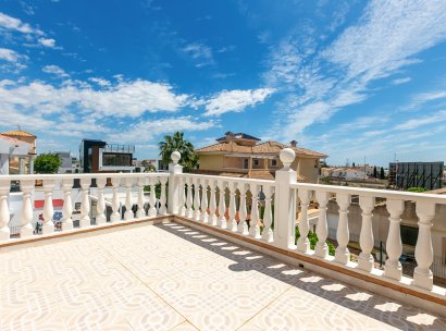 Villa · Herverkoop - Orihuela Costa · La Zenia · Alicante · Spanje