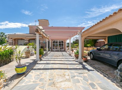 Villa · Herverkoop - Orihuela Costa · La Zenia · Alicante · Spanje