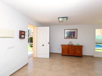 Villa · Herverkoop - Orihuela Costa · La Zenia · Alicante · Spanje