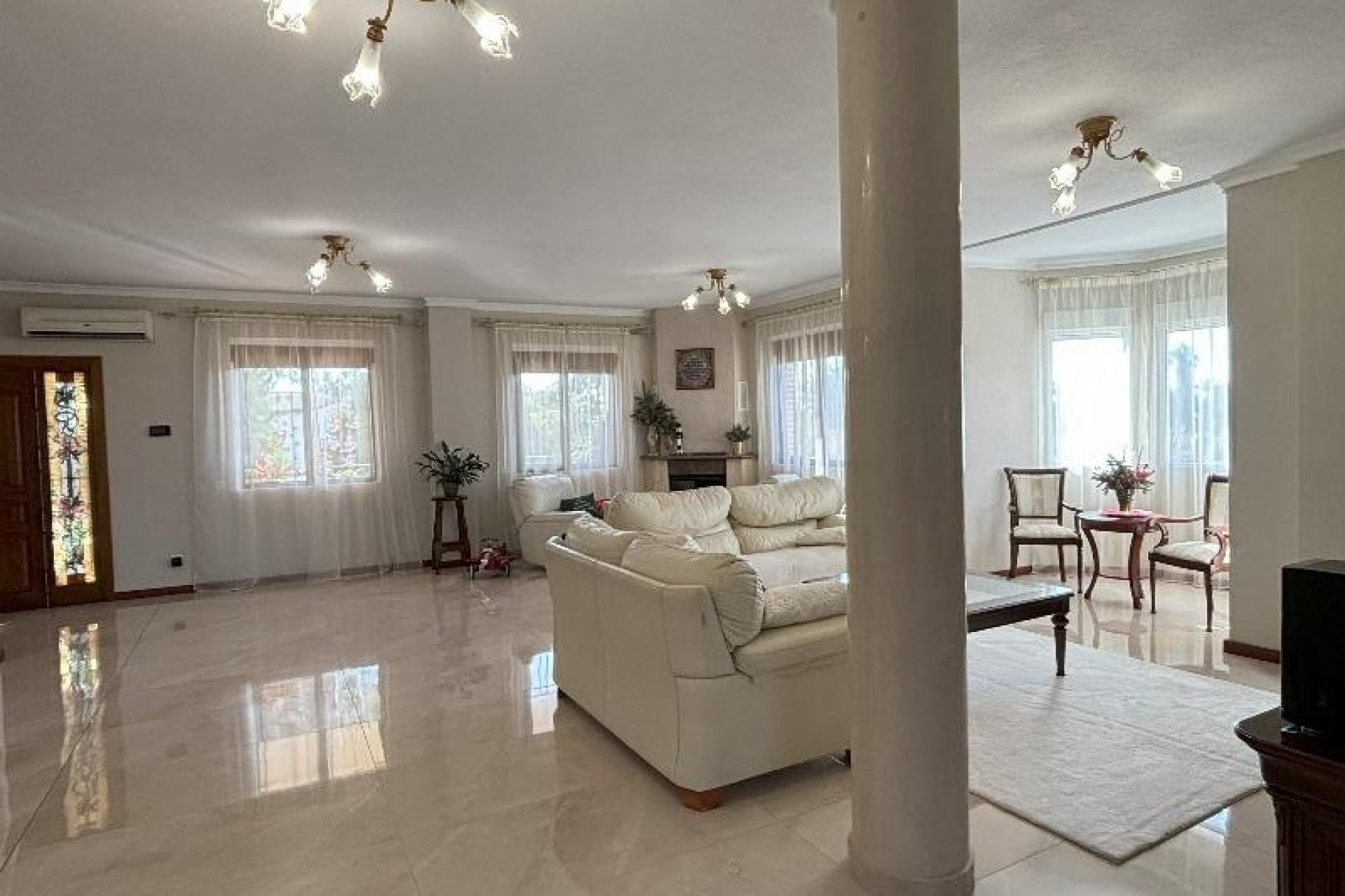 Herverkoop - Luxe villa - Ciudad Quesada