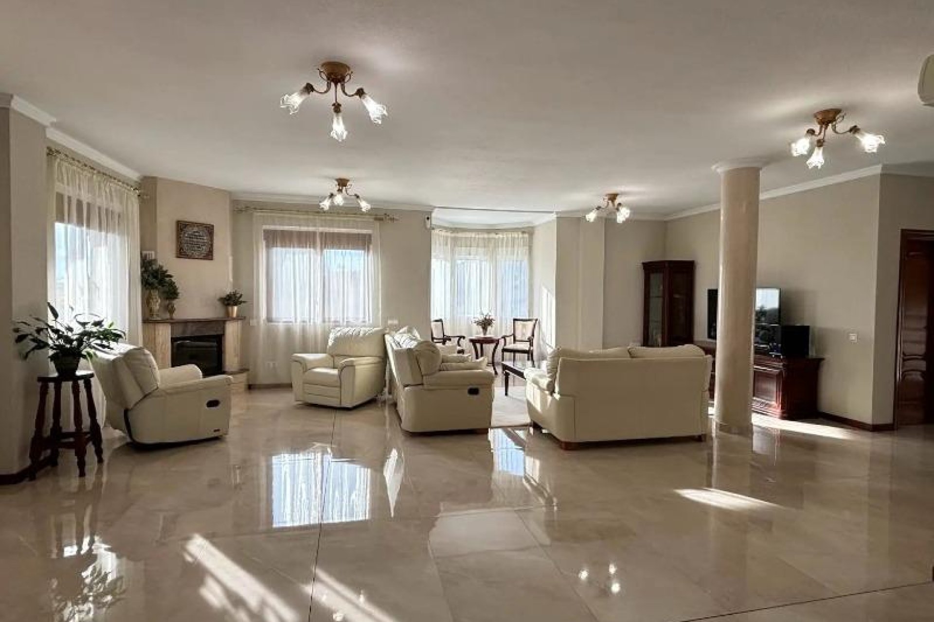 Herverkoop - Luxe villa - Ciudad Quesada