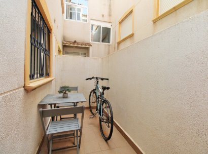 Lägenhet · Återförsäljning - Punta Prima · Alicante · Spanien