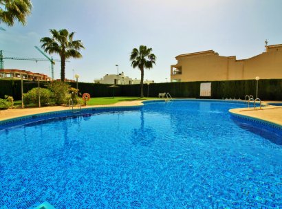 Lägenhet · Återförsäljning - Punta Prima · Alicante · Spanien
