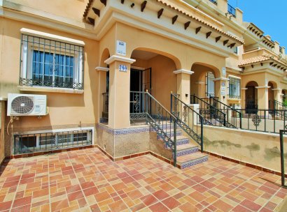 Radhus · Återförsäljning - Orihuela Costa · Villamartín · Alicante · Spanien