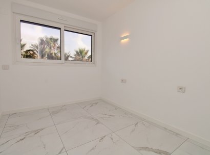 Lägenhet · Återförsäljning - Punta Prima · Alicante · Spanien