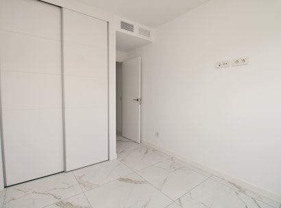 Lägenhet · Återförsäljning - Punta Prima · Alicante · Spanien