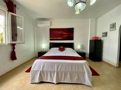Villa · Herverkoop - Algorfa · Lomas De La Juliana · Alicante · Spanje