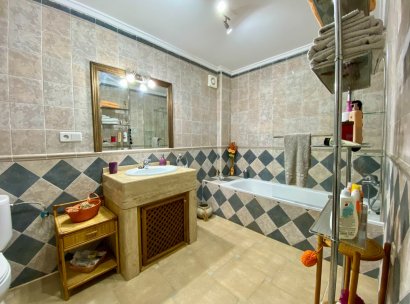 Villa · Herverkoop - Algorfa · Lomas De La Juliana · Alicante · Spanje