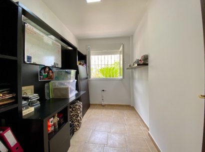 Villa · Herverkoop - Algorfa · Lomas De La Juliana · Alicante · Spanje
