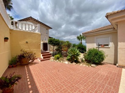 Villa · Herverkoop - Algorfa · Lomas De La Juliana · Alicante · Spanje