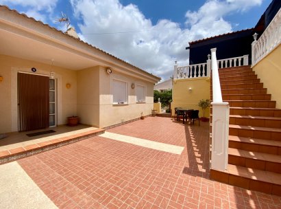 Villa · Herverkoop - Algorfa · Lomas De La Juliana · Alicante · Spanje
