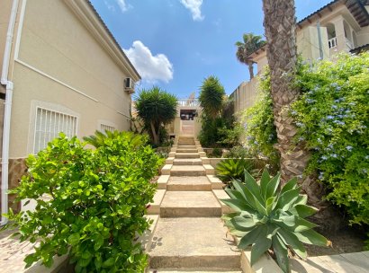 Villa · Herverkoop - Algorfa · Lomas De La Juliana · Alicante · Spanje