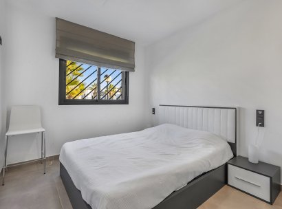 Apartment · Resale - Punta Prima · Alicante · Spain