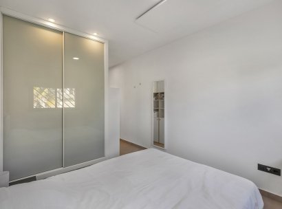 Apartment · Resale - Punta Prima · Alicante · Spain