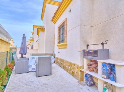 Villa · Wiederverkauf - La Herrada · Alicante · Spanien