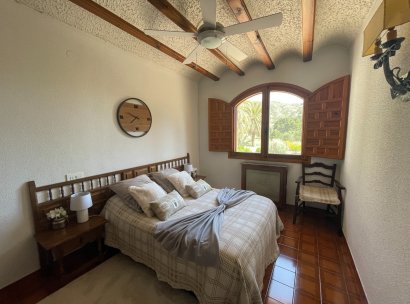 Finca / Country Property · Wiederverkauf - Elda · Alicante · Spanien