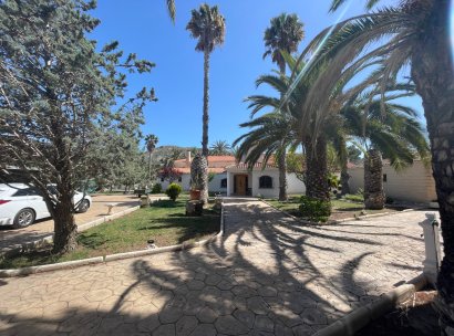 Finca / Country Property · Wiederverkauf - Elda · Alicante · Spanien