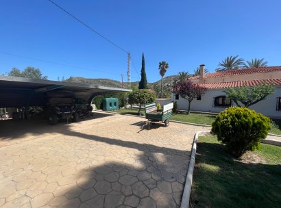 Finca / Country Property · Wiederverkauf - Elda · Alicante · Spanien