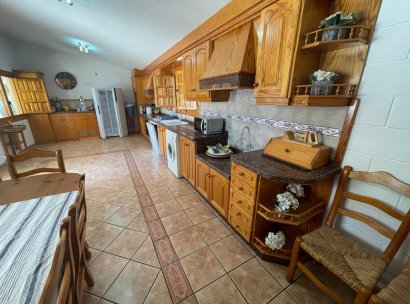 Finca / Country Property · Wiederverkauf - Elda · Alicante · Spanien