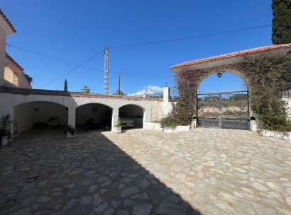 Finca / Country Property · Wiederverkauf - Elda · Alicante · Spanien