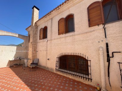 Finca / Country Property · Wiederverkauf - Elda · Alicante · Spanien