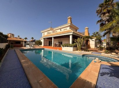 Villa · Återförsäljning - La Manga del Mar Menor · Murcia · Spanien
