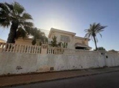 Villa · Återförsäljning - La Manga del Mar Menor · Murcia · Spanien