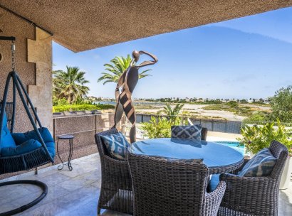 Villa · Återförsäljning - La Manga del Mar Menor · Murcia · Spanien