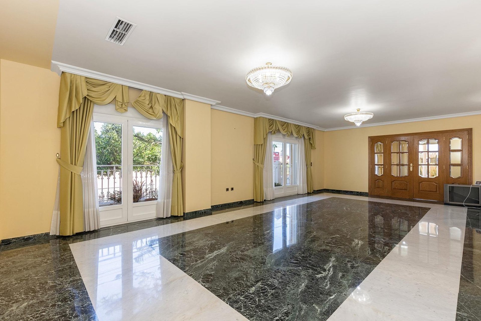 Resale - Villa - Torreta Florida