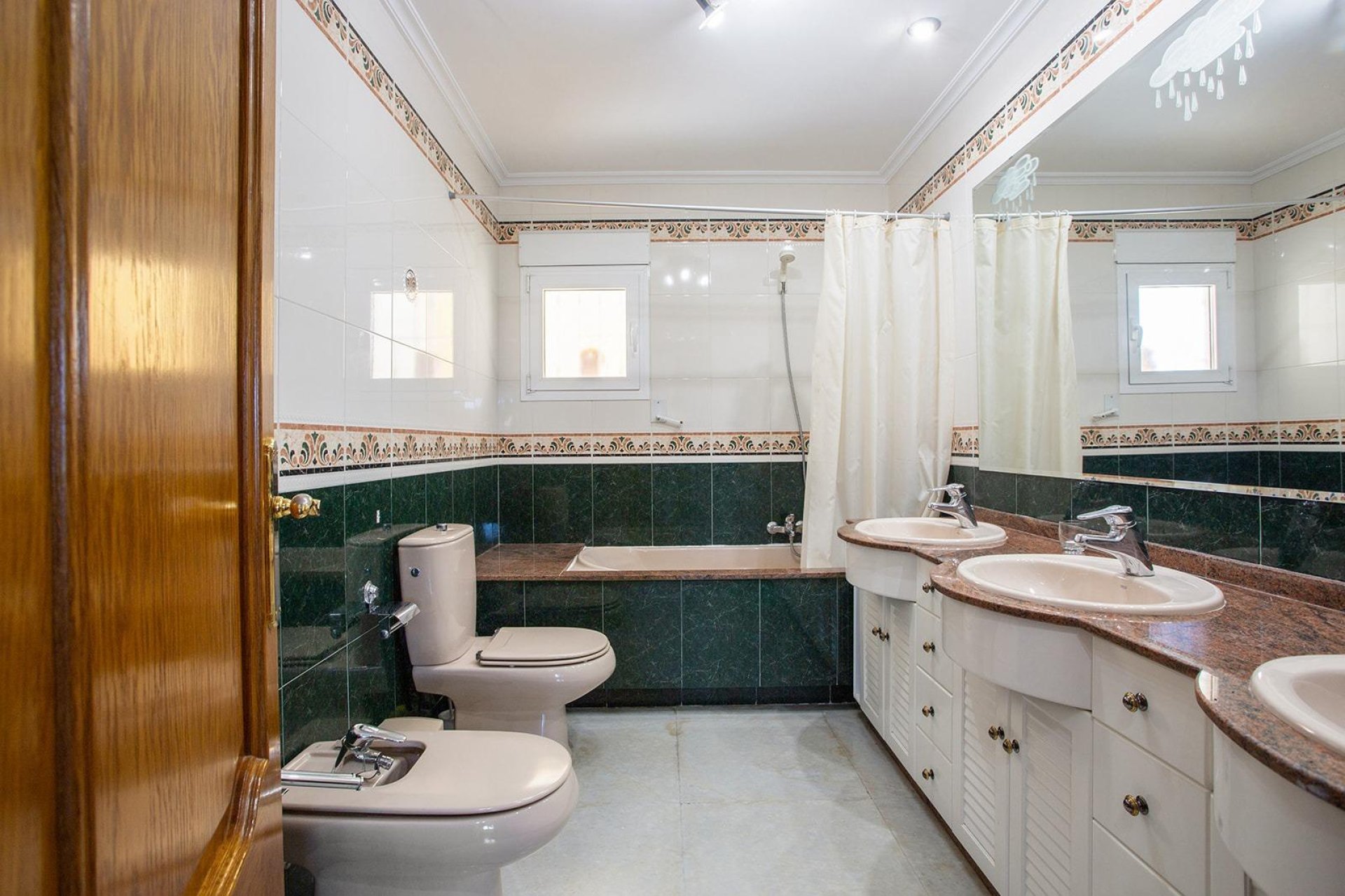 Resale - Villa - Torreta Florida