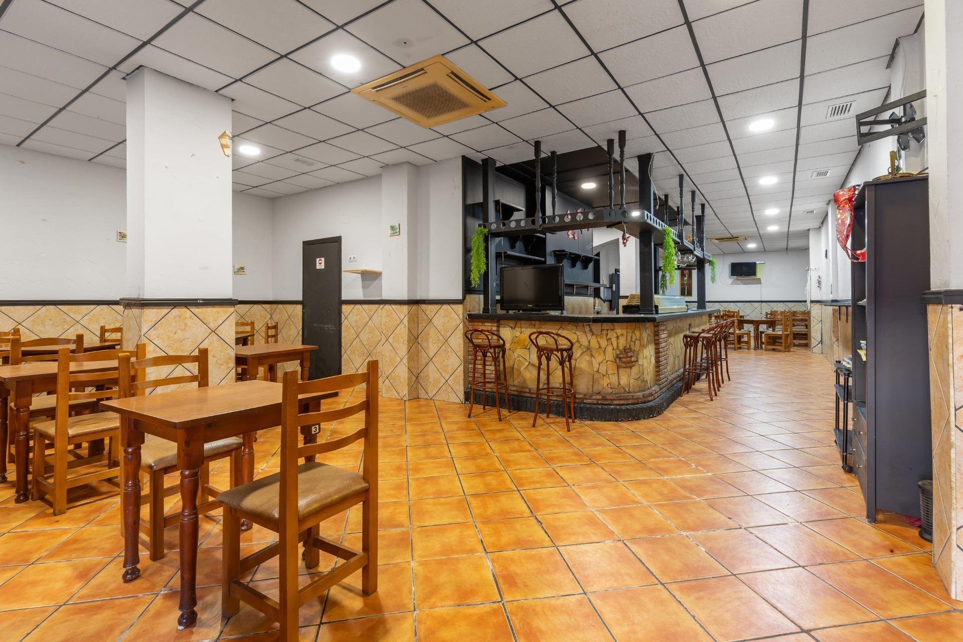 Reventa - Commercial Unit - Torrevieja - Costa Blanca Sur