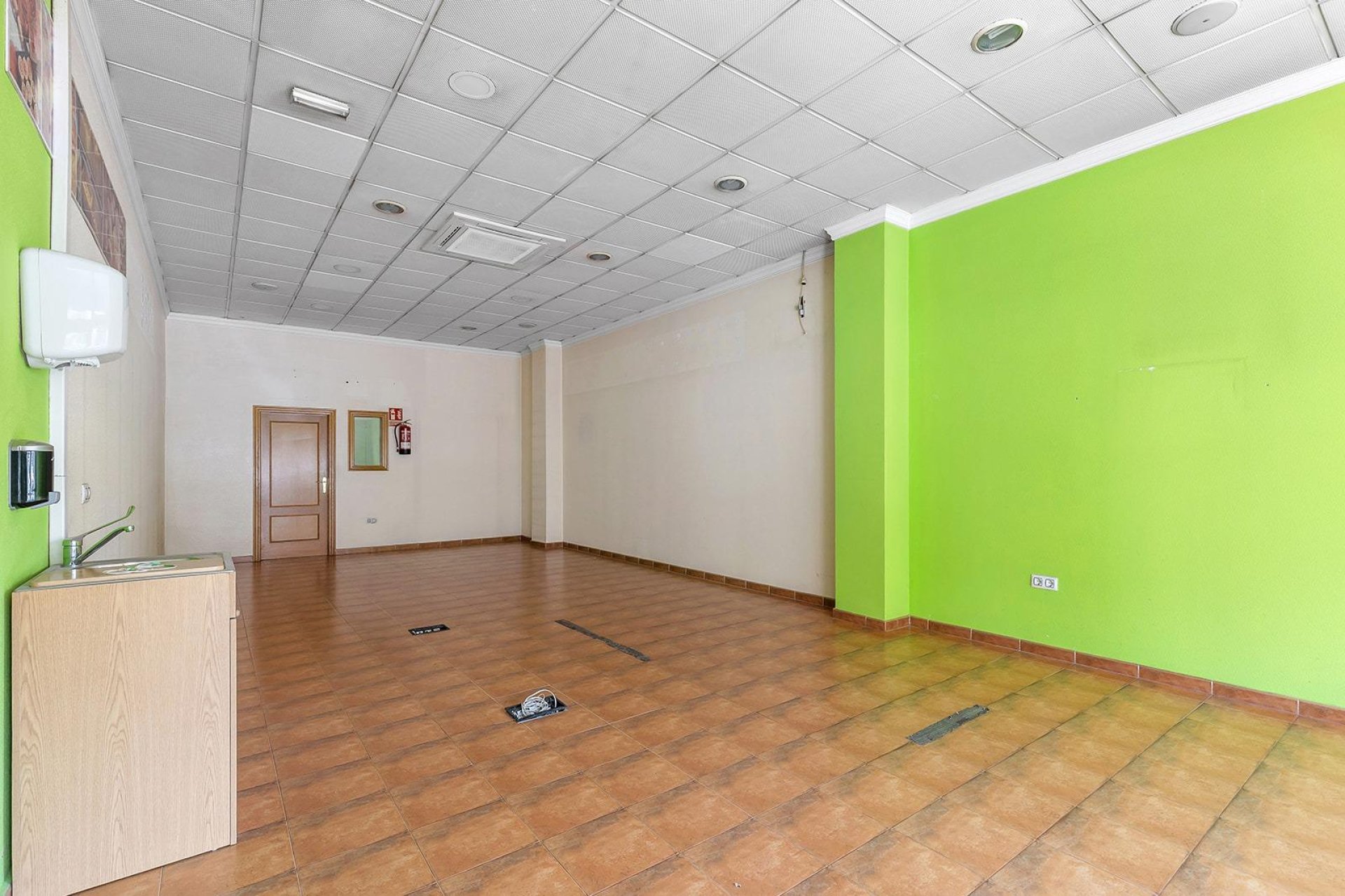 Reventa - Commercial Unit - Torrevieja - Costa Blanca Sur