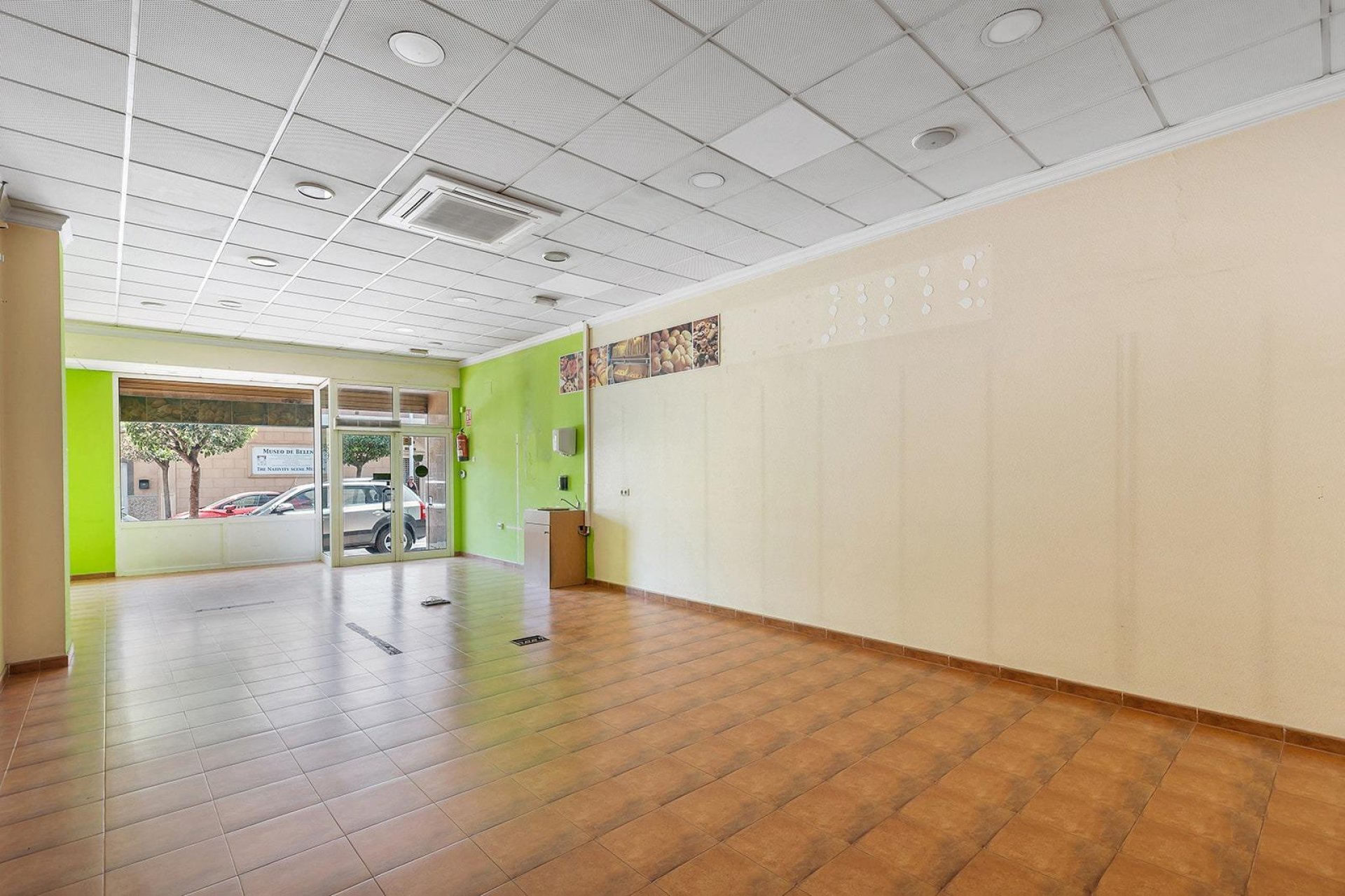 Reventa - Commercial Unit - Torrevieja - Costa Blanca Sur
