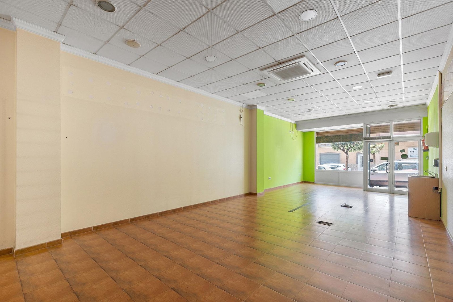 Reventa - Commercial Unit - Torrevieja - Costa Blanca Sur