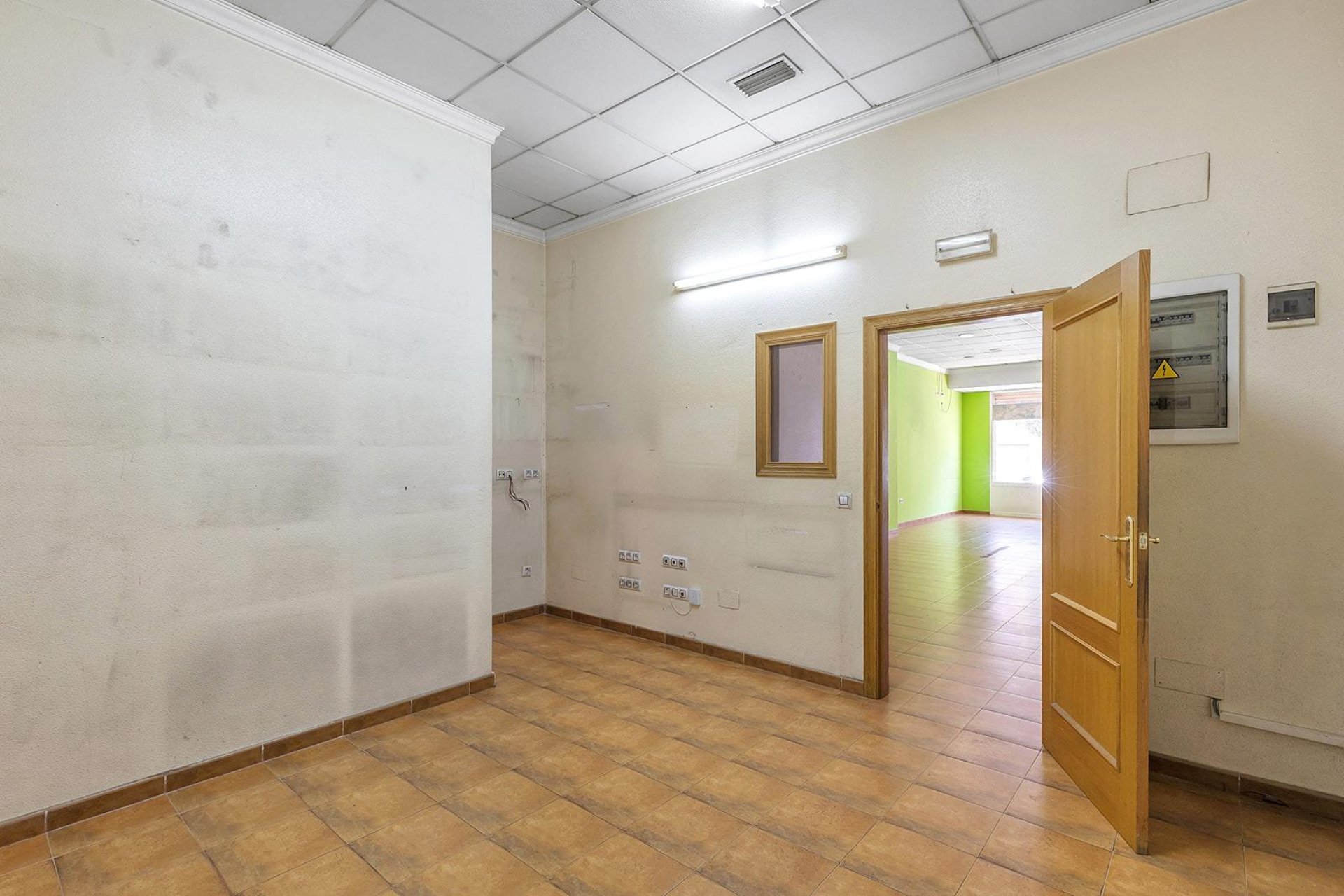 Reventa - Commercial Unit - Torrevieja - Costa Blanca Sur